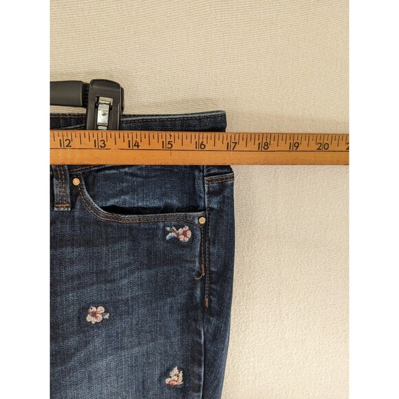 White House Black Market Girlfriend Jeans Floral Embroidery Low Rise Sz 6 Denim - Picture 8 of 10